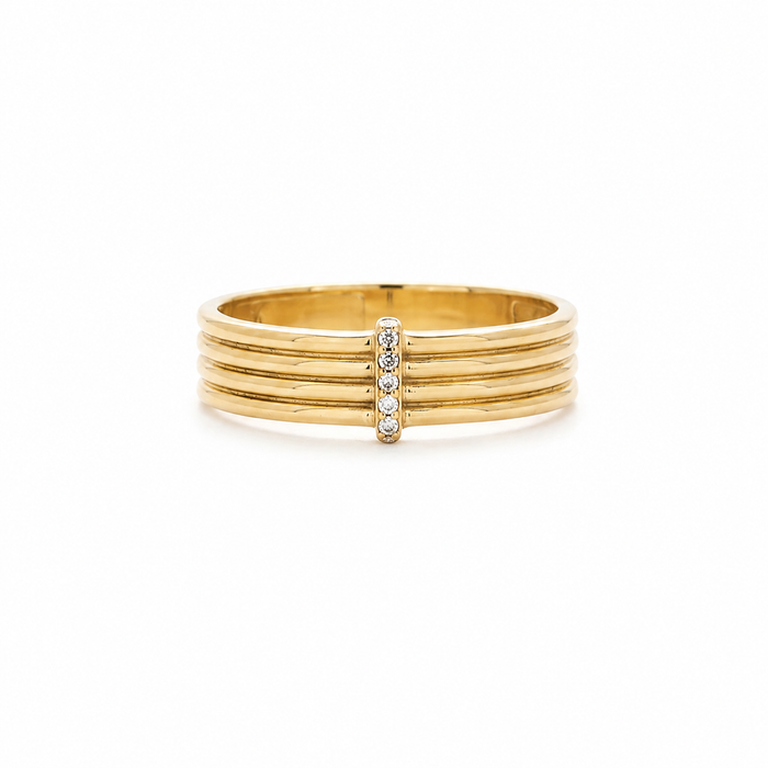 Axis Band — 18K gold geometric grooved ring with three vertically stacked lab diamonds — Safy Collective