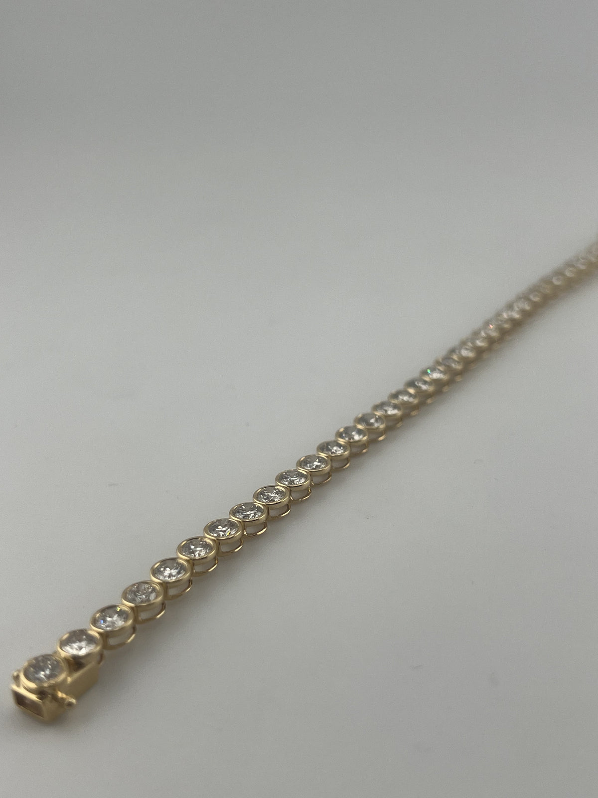 8 Carat Round Bezel Tennis Bracelet, 18k Yellow Gold, Lab Diamond - Image 5